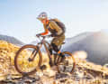 Schneller Allrounder: Cube schickt mit das leichteste Bike in den Test. Die vortriebsorientierte Ausrichtung beschneidet zwar den Fahrspaß bergab,  eröffnet aber auch den größten Aktionsradius.