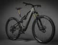 Das Super TM ist für 8999 Euro das teuerste AMS One44. Dafür gibt's Carbon-Teile von Laufrad bis Cockpit, Fox-Factory-Fahrwerk und XX Transmission.