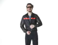 Mit dezentem Branding ist die Cube Teamline Windjacke auch eine gute Wahl, wenn man auf anderen Marken unterwegs ist