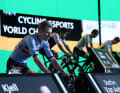 Eine Vielzahl bunter Bildschirme verleiht der vierten Weltmeisterschaft im E-Cycling einen Look, der bei keinem anderen Radsport-Event zu finden ist.