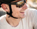 Die Fahrradbrille kommt mit einigen Features, mit denen man auf dem MTB immer den Durchblick behalten soll.