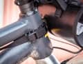 Damit während der Fahrt nichts wackelt, sichert ein dritter Fixpunkt das Harness