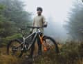 Dan Atherton und das neue S.150. Er und seine Geschwister, Gee und Rachel, stecken hinter der Marke aus UK. Das S.150 ist das zweite Alu-Bike im Lineup des Geschwister-Trios.