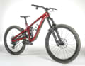Im Sram GX AXS Trimm bringt das Trek Slash 17,3 Kilo auf die Waage und kostet 5499 Euro.