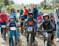 Immer mehr Familien entdecken den Mountainbike-Sport für sich. Die Hersteller reagieren und bringen eine regelrechte Flut an coolen Kinderbikes auf den Markt.