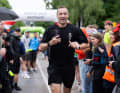 Fit wie ein 20-Jähriger: Kai Pflaume (57) bei der Challenge Roth 2024. Laufen und Radfahren – dafür ist der TV-Moderator immer zu haben.