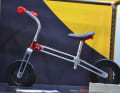 X-mini baut extrovertierte Kinderbikes aus CNC-gefrästem Alu. Der Clou daran ist, dass es an zwei Punkten dreh- und verstellbar ist, sodass es sich sogar zusammenklappen lässt.