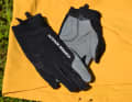 Die Handschuhe sind robust, zeitlos, aber für den Sommer recht warm.