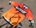 Das sieht nach Sommer aus! Und es trägt sich auch so: Das Jersey MTB Endurance 6.0 von Leatt.