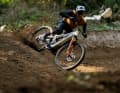 Mit dem neuen Commencal T.E.M.P.O. Power sollen E-Biker durch jedes Gelände pflügen können - egal ob Flow-Piste oder Natur-Trail.