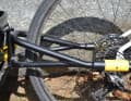 Für die - ebenfalls sehr stabile - Verbindung von Bike und Lastenanhänger sorgt eine Deichsel mit Bajonette-Verschlüssen.