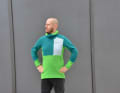 Der Norrøna lofoten Thermal Pro Hood Midlyer ist mit unterschiedlich isolierenden Bereichen bestückt.