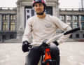 Mit seinem GT Jump Bike bewegt sich der Profi durch die Straßen der kanadischen Metropole, als wären sie sein persönlicher Skatepark.