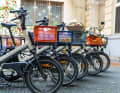 Moustache Bikes präsentiert mit dem Lundi 20 Cargo die Weiterentwicklung seines kompakten Longtail-Lastenrads.