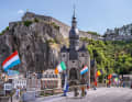 Kirche Notre-Dame und Zitadelle von Dinant an der Maas