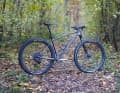 2024 stellt Bike Ahead mit The Frame erstmals ein eigenes Race-Hardtail vor und repräsentiert damit den aktuellen Stand der Carbon-Entwicklung.