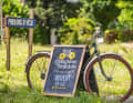 Einladend: In dieser Guinguette (typisch französisches Lokal) sind Radtourer willkommen.