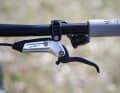 Maximal cleane Optik: Die neuen Stealth-Hebel, die Sram zusammen mit dem Transmission-Antrieb präsentiert, gibt es in Kombination mit dem Code-Sattel oder mit dem ebenfalls neuen Level-Sattel mit vier Kolben.