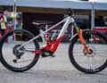 Flo's Orbea Wild: Federweg: 170/160 mm, Gewicht: 24,5 Kilo race-ready, Motor: Bosch Performance CX Race, Akku: Bosch Powertube 625 Wh.