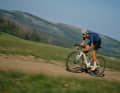 Ziel war es, den schnellsten Gravel-Race-Laufradsatz mit mittlerer Felgenhöhe zu schaffen, der für 40 mm und 45 mm Schwalbe G-One Reifen optimiert ist.