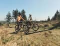 Für legere Runden durch Wald und Wiese sind Hardtails um 1000 Euro, wie hier das Rose PDQ AL, trotz ihres hohen Gewichts und meist einfacher Ausstattung bestens geeignet.