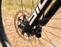 Rose stattet das Crosscountry-Hardtail PDQ unter anderem mit der neuen Rock Shox Sid Gabel aus.
