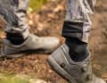 Elastische Einlagen erleichtern das Rein- und Rausschlüpfen der Dirt Pants.