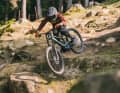 Monstertruck-Modus – Wurzeln, Steine, Bremswellen? Das Tues rollt alles platt.
