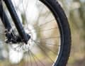Ein zentrales Merkmal der Enduro V3 Laufräder sind die unterschiedlich gestalteten Felgenprofile für Vorder- und Hinterrad.