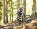 Mit dem spritzigen Schub des Bosch CX und traktionsstarken Reifen wird das Conway Xyron zum starken Kletterer. Doch das Bike will aktiv dirigiert werden.