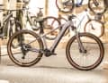 Cube Reaction Hybrid Performance – modernes E-Hardtail mit sauberem Aluminiumrahmen, interner Zugverlegung und verschliffenen Schweißnähten. Erhältlich als klassischer Diamant-, Trapez- oder Tiefeinsteiger-Rahmen.