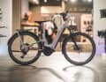 Das Kathmandu Hybrid One11 ist der erste vollgefederte Tiefeinsteiger von Cube.