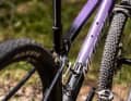 Race-ready: In den Rahmen des Merida Big.Nine passen zwei mittelgroße Trinkflaschen. Unter dem Oberrohr ist Platz für einen Ersatzschlauch und unter dem Sattel sitzt ein Tool. Das Merida ist ab Werk auf alles vorbereitet.