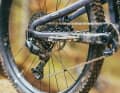 Ausstattungs-Highlight: Die Sram Eagle 70 Transmission. In Sachen Schaltpräzision und Haltbarkeit die absolute Benchmark in diesem Test.