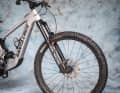 Eine Rockshox Lyrik Select+ soll die Unebenheiten einebnen.