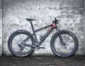 Speerspitze der neuen Scott Scale RC Familie für 2023: Die 14000 Euro teure SL-Version mit Silverton SL Carbonlaufrädern, Trickstuff Piccola-Bremsen und Sram Powermeter. 