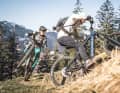 Mit dem Vitus E-Sommet landet das günstigste Bike im Test dank starker Fahreigenschaften ganz vorne.