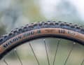 Die Maxxis-Reifen mit der dünnen  EXO-Karkasse und der günstigen Dual-Mischung bieten klares Tuning-Potenzial.