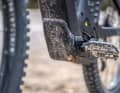 FLOP: Tiefe Tretlager sind für die Kurvenlage und Fahrsicherheit bergab ein Vorteil, so auch beim Canyon. Im Uphill setzen allerdings zu leicht die Kurbeln auf. Beim Spectral:ON kommt der lange und tief gezogene „Bauch“ vor dem Motor hinzu, der zu leicht aufschlägt.  