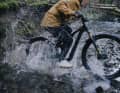 Schlechtes Wetter? Kennt man in Schottland nicht. Höchstens schlechte Kleidung. Doch dagegen hat Endura die neue MT500-Kollektion entwickelt
