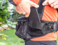 Besonders angetan hat es mir die Handy-Tasche rechts am Gurt