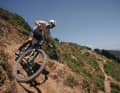 Rockshox-Mann Chris Mandell auf seinem Specialized Epic Testbike. Das neue Racebike entstand in enger Zusammenarbeit der beiden Marken.