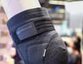 Für optimalen Halt verfügt der LS Flex Enduro über einen breiten Klettstrap am Oberschenkel