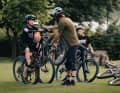 Beim Family Bike Derby lernt die Jugend die Fahrtechnik von echten Profis und ist damit schon bald schneller als die Erwachsenen.