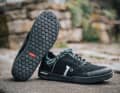Der First Degree Flite kommt im lässigen Skate-Sneaker Style. Ob der leichte Schuh aus Österreich auch auf dem Pedal überzeugt?
