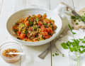 Frische Salate aus Quinoa oder Couscous bringen Biker im Sommer auf Touren.