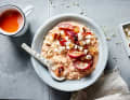 Beim Topping der Overnight-Oats ist Kreativität gefragt. Erlaubt ist was schmeckt!