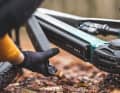 Der Bosch Powertube, wahlweise mit 600 oder 800 Wattstunden, sitzt unter einem Cover im Unterrohr und kann schnell und einfach entnommen werden. Gesichert ist er mit einem Schloss.