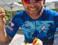 Wer darf nicht fehlen? Karl Platt! Den Altmeister des härtesten MTB-Rennen. Heute hatte er aber noch Zeit für ein Stück Kuchen mit Markus.