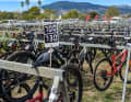Nach Stage 3 haben die Bikes Pause - oder müssen zur Reparatur. Markus kann einen Termin ergattern - es gibt immer zahlreiche Defekte auf den Etappen.
